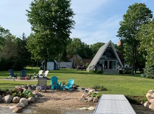 Four-season lakefront charm in Northern Michigan
