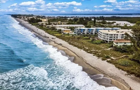 DIRECTLY ON PRIVATE  BEACH! AMAZING PANORAMIC GULF VIEWS! MODERN, COZY CONDO.