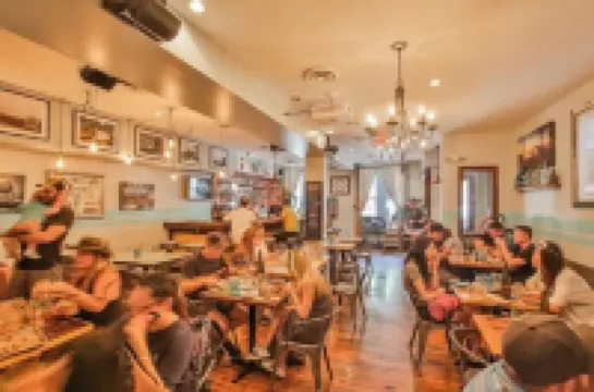 ⭐ Lakeside Family Oasis. 19 minutes to Downtown Savannah! 10 Guest Stay. ⭐