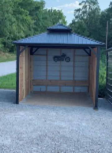 White Moon tiny cabin close to everything with Mountain View. No cleaning fees !