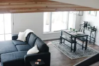 Newly Renovated Waterfront Cabin