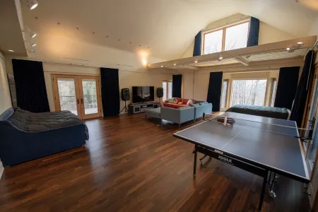 Woodstock House on 35 Private Acres Mountain Views