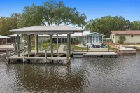 River's Edge Retreat-3/3.5, sleeps 9, waterfront with dock! Newly Remodeled!