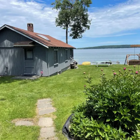 Beautiful Hubbard Lake Waterfront Cottage #2