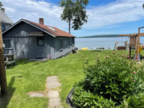 Beautiful Hubbard Lake Waterfront Cottage #2