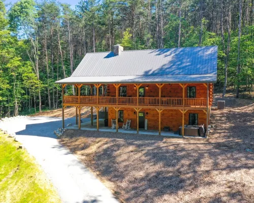 Secluded 6-bedroom Log Cabin Nestled in the Pines Hotels in Marion Township