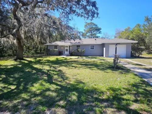 Cozy 3-bedroom house in peaceful Spring Hill with WiFi, AC. Sleeps up to 15