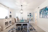 Downtown Bradenton Gem: 3-Bed Luxury Haven