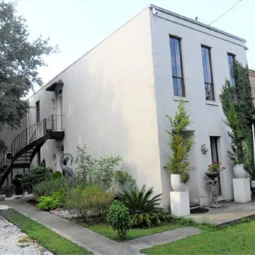 DOWNTOWN ART & ECLECTIC C