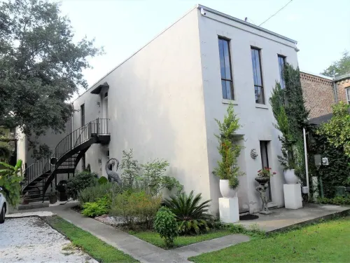 DOWNTOWN ART & ECLECTIC C