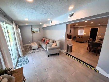 🍹🌞 Florida Getaway! New Pool Heater, Fenced Yard,Close to River and Beaches! Отели в г. Себастиан