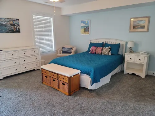 5 Blocks to Beach, Heated Pool, Parking, Two Master Suites - Full Townhouse