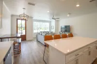 New  3BR/3.5BA condo 1.2 miles from MSU and 1.9 miles from the Cotton District!