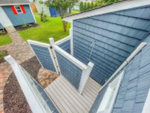 Large newly renovated Cape Victorian 5 blocks from the beach, sleeps 12