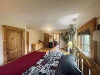4 bed 3 bath cabin at Holter Lake by Wolf Creek Craig. Fishing, pool table, fun!