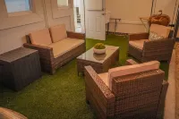 Modern & Chic Condo Prime Location Run by Owners