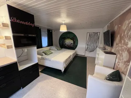 Comfortable living near the trade fair. Отели рядом с достопримечательностью «Бодензе»