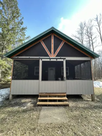 Quiet cabin minutes from UPPER RED LAKE and major resorts