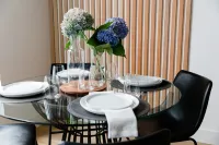 Exquisite views & property! Incredible 3 story + rooftop is waiting for you! Hotels in Eastlake