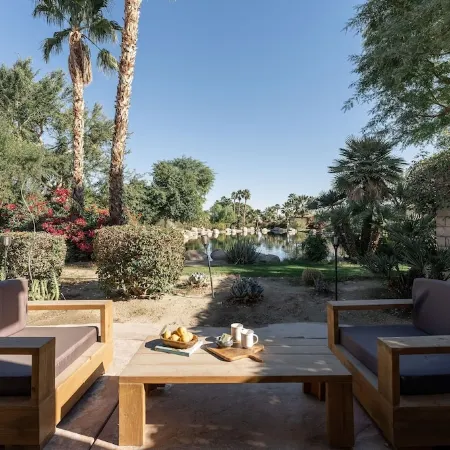 Desert Oasis Walking Distance to Festivals. Pet Friendly!