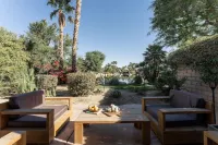 Desert Oasis Walking Distance to Festivals. Pet Friendly! Hotels near Magic of Lights at Empire Polo Club