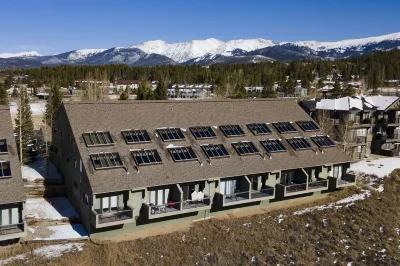 Spacious, Updated Mountain Home with Views, Private Hot Tub and Sauna.
