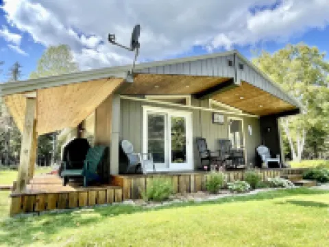 Snowmobilers Welcome - Cozy Getaway-Relax & Unwind-Deer Feeding-Riverfront View