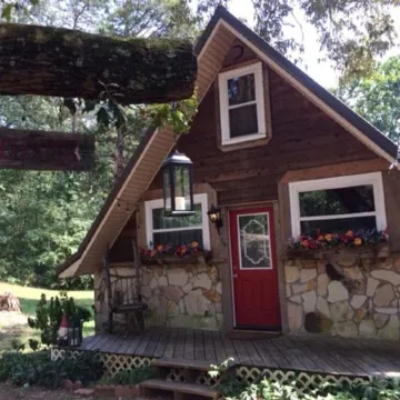 Fairytale cottage in Chickamauga, GA
