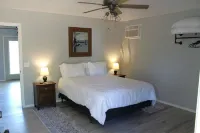 Escape To Nature’s Embrace:Uncle Joe's Creek Retreat - Click's Cabin