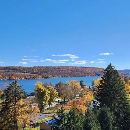 Charming Waneta Lake Front Cottage! Kayaks! Wine Country Flx