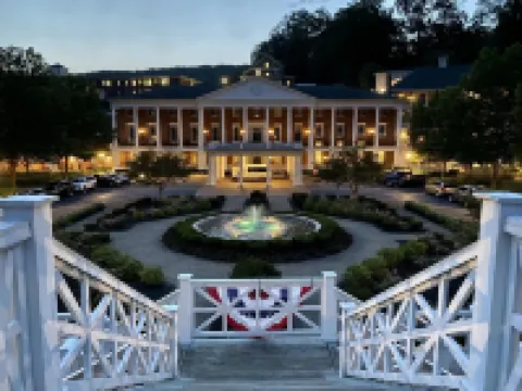 Whispering Pines Retreat-Newly Renovated Countryside Home