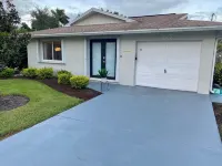 GEM! 3 BR BEACH HOUSE w/ HEATED POOL, short ride to the beach! Hotel a Naples Park