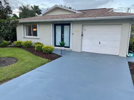 GEM! 3 BR BEACH HOUSE w/ HEATED POOL, short ride to the beach!