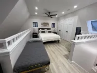 Newly Renovated Loft Villa at Norwich Spa, minutes to Mohegan Sun Hotel a 