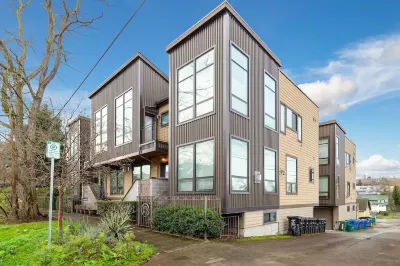 Walk to Seattle's best hipster restaurants & food! Hotel di 