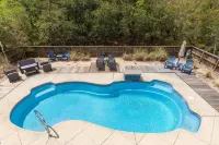 Oceanside home, 3 min walk to beach with Private Pool and Hot Tub!