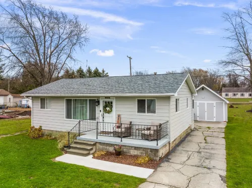 Cozy Beach House Hotels in Sanilac County