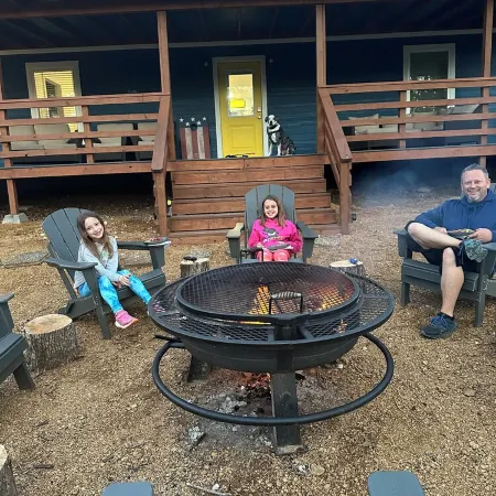 Lakeside Cabin Newly Remodeled .4Mile to Boat Ramp with Boat Parking and Kayaks.