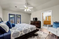 Casa Lago on Lake LBJ, Zenful Retreat;Game Room;Canal Front; Putting Green