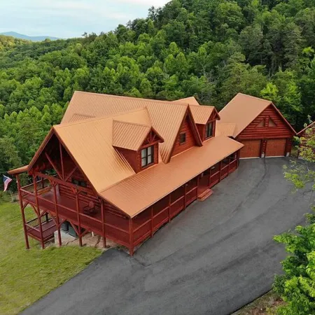 Huge Mountain Estate,Blue Ridge View, Sleeps 18, Hot Tub, Deck, & Game Room