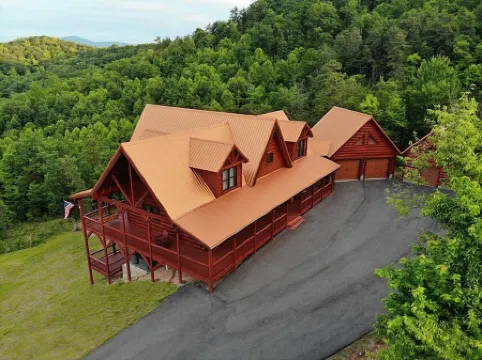 Huge Mountain Estate,Blue Ridge View, Sleeps 18, Hot Tub, Deck, & Game Room