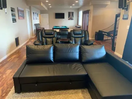 Walkout Basement Apt w/ Waterslide, Hot Tub & More