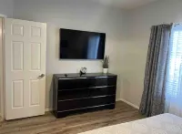 Pretty condo close to the strip