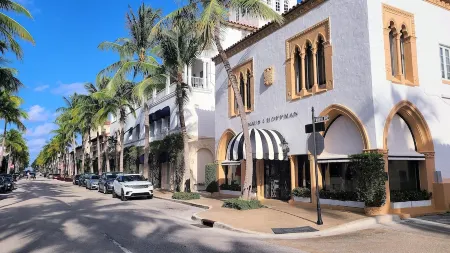 POSHPADZ Kai Villa-Water Views, Balcony, Walk to Jupiter Beach Sleeps 4