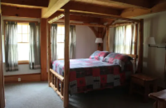 Timber Frame House overlooking Lake Superior, 20 miles from downtown Duluth Hotels in Lakeside