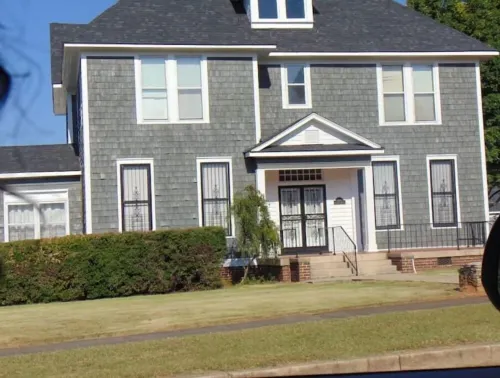 Tosin's Apartment. Hotels in Anniston