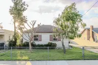 Cozy, Private, & Safe 3 Bed Home - 2 Min from DTR & UCR