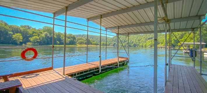 As close to the water as you can get! Updated and relaxing! Hotels in Marion County