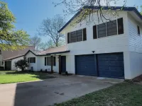 Stay In The Heart Of DFW: Cozy Home Minutes Away from DFW Main Attractions Hotels in Euless