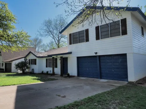 Stay In The Heart Of DFW: Cozy Home Minutes Away from DFW Main Attractions